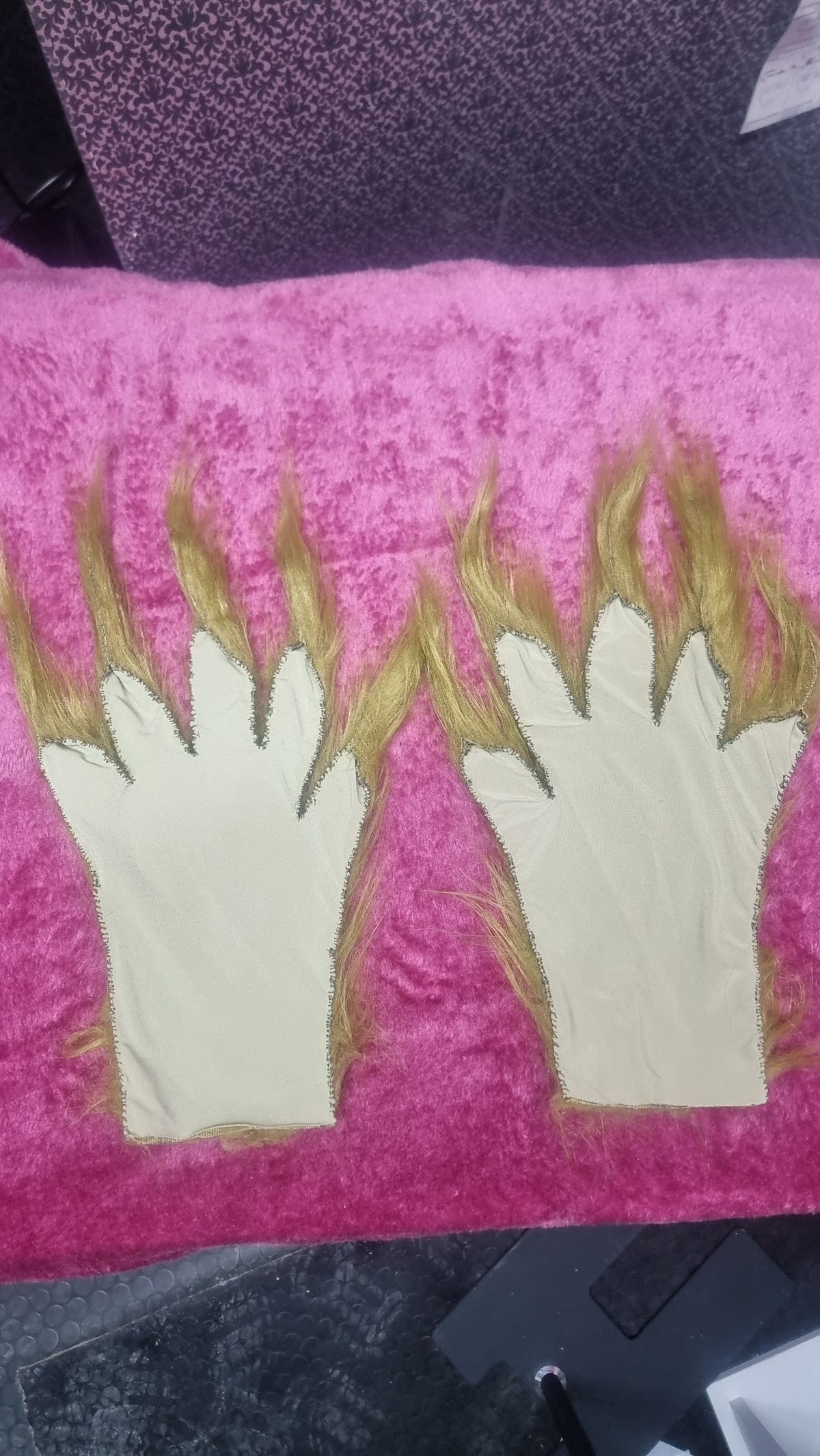 GRINCH FUR GLOVES