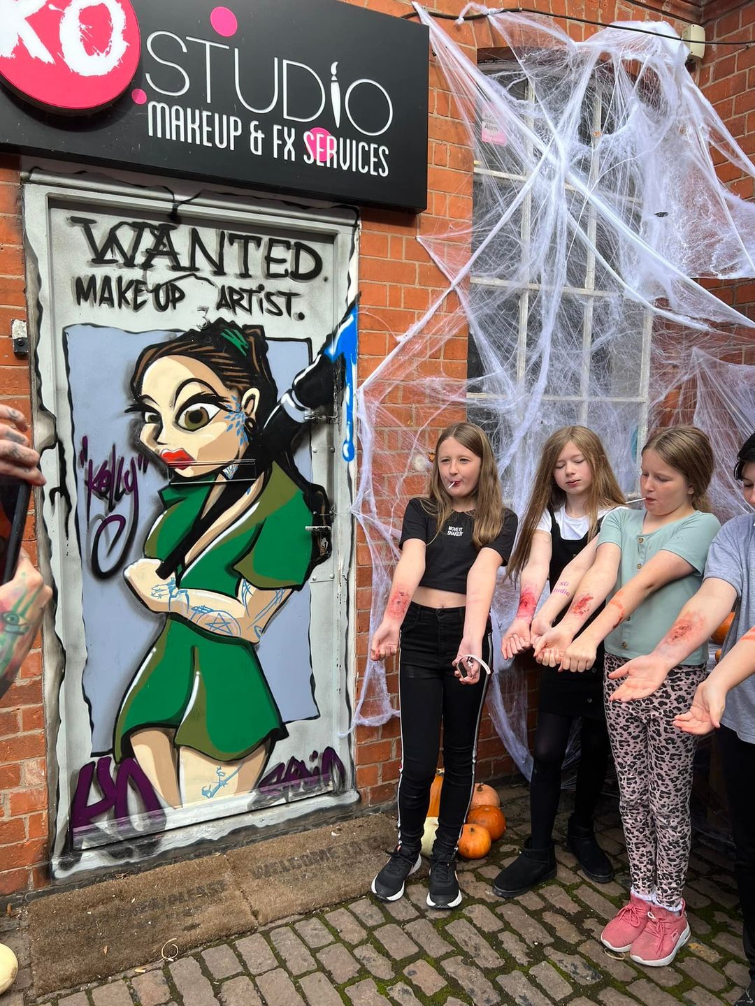 Special effects makeup courses for teens and young adults at KO Studio Leicester offer an introduction to beginner-friendly FX makeup.