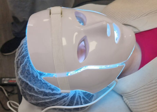 LED therapy facial mask lesson 