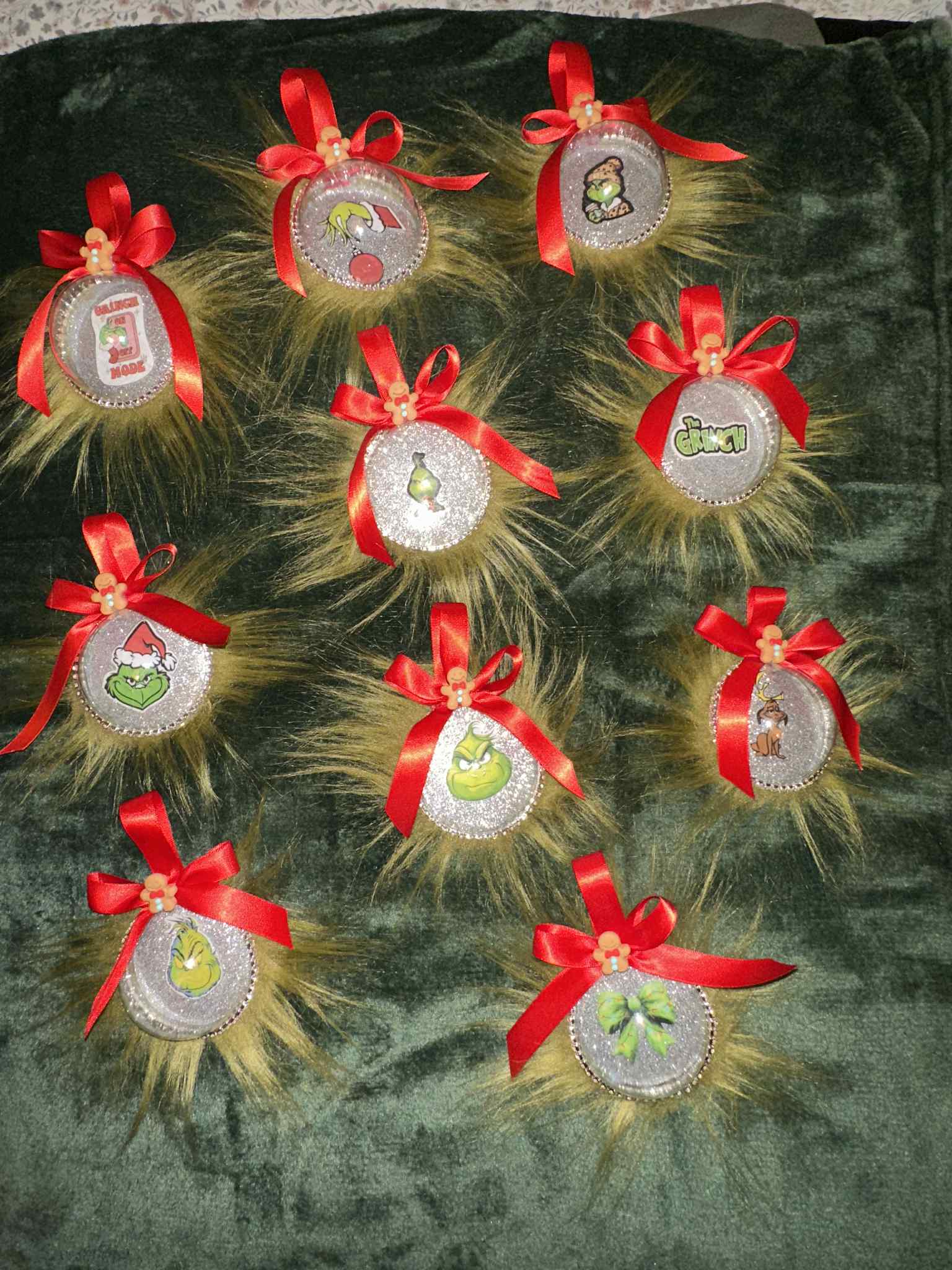 Grinch christmas baubles