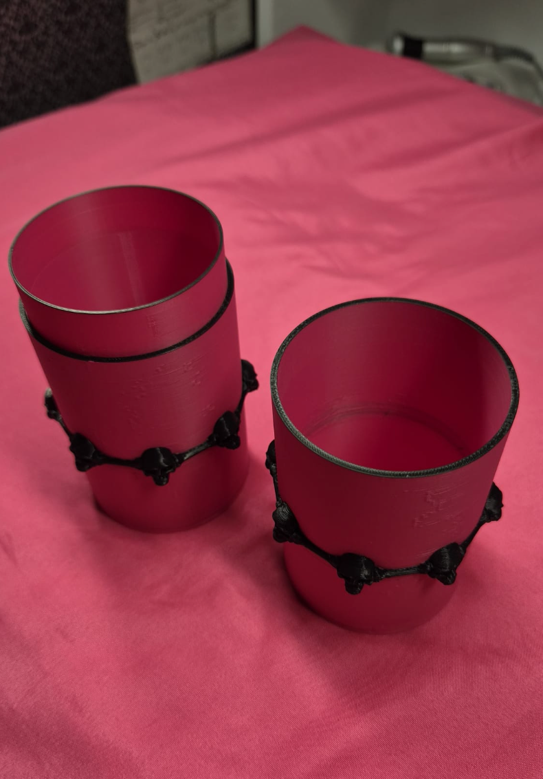 pink and black brush holder 