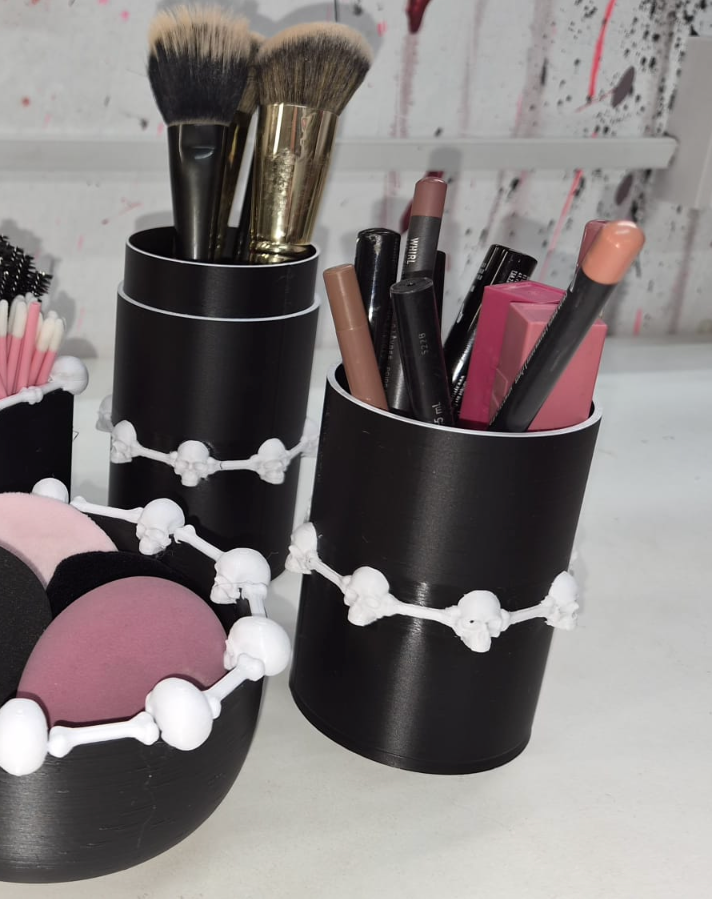 SKULL AND BONE BRUSH HOLDER