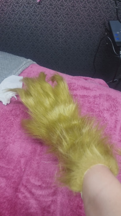 GRINCH FUR GLOVES