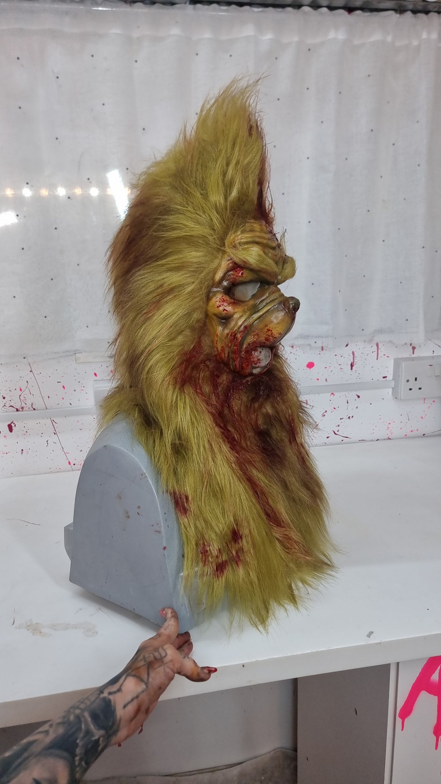 ZOMBIE PULL-OVER GRINCH MASK WITH FUR HOOD