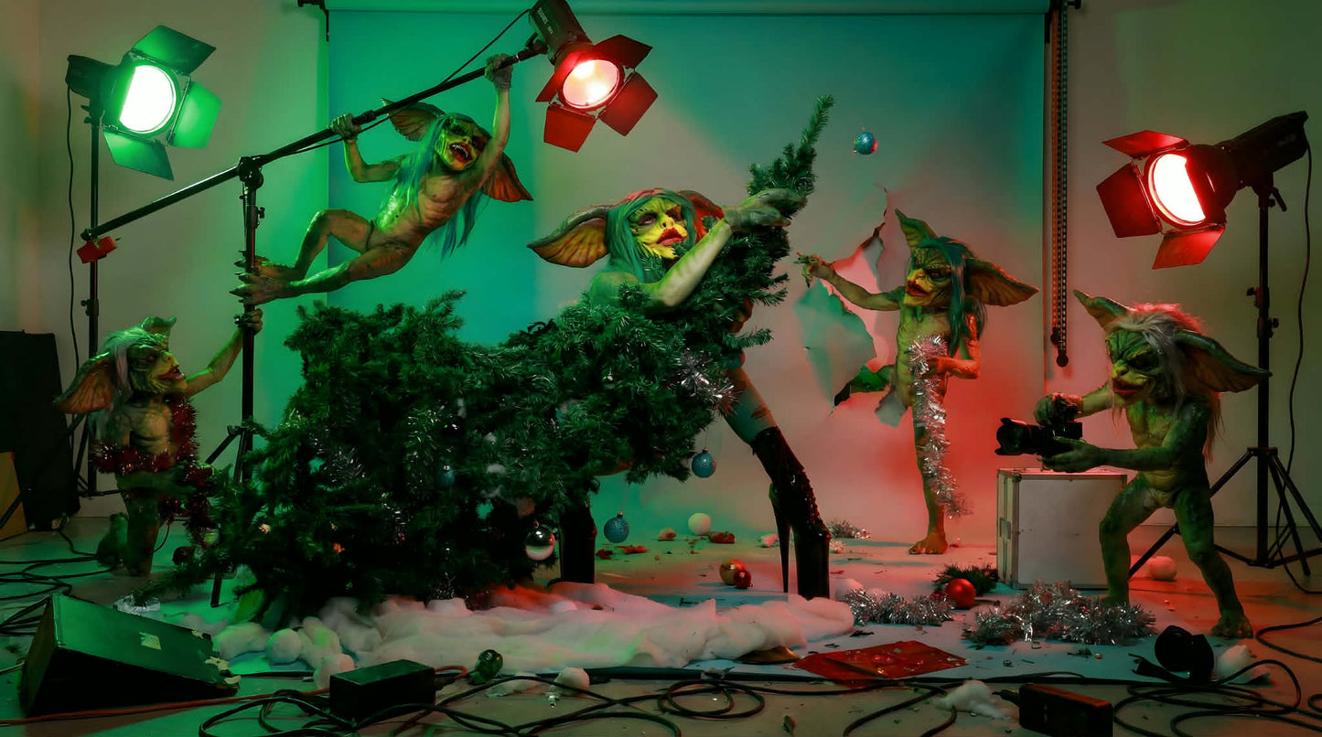 BIG LIPS FEMALE REPTILE FACE