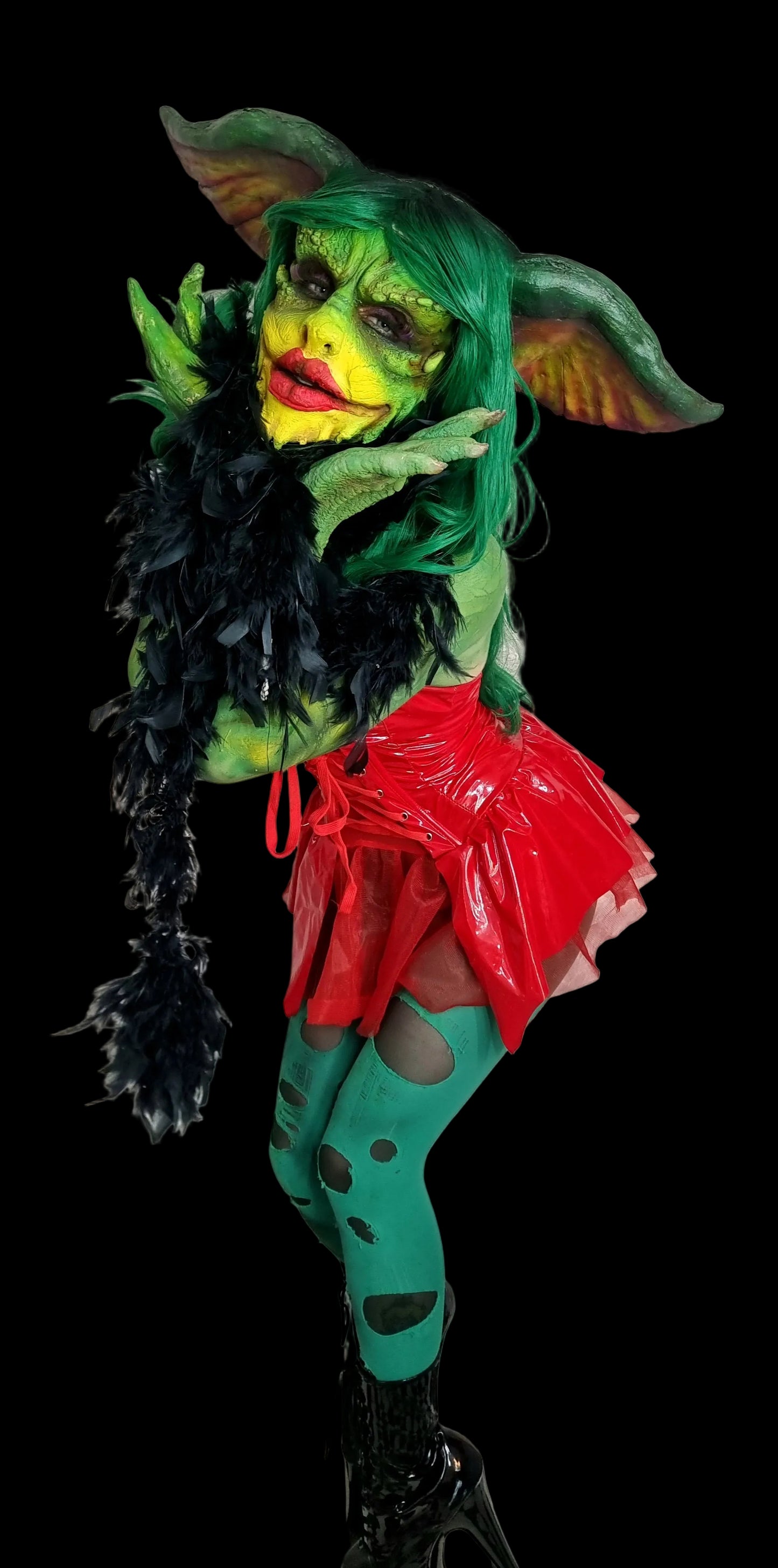 BIG LIPS FEMALE REPTILE FACE