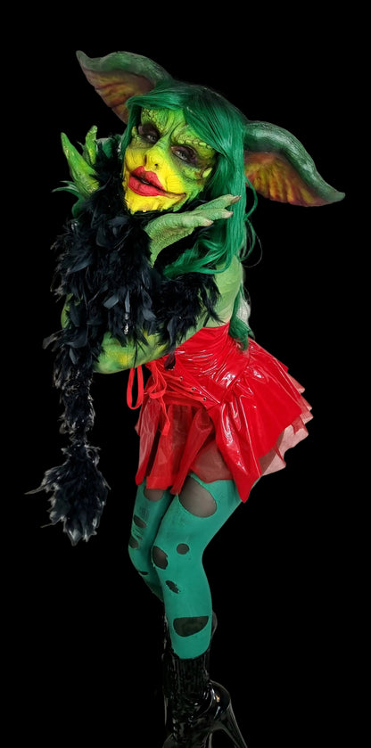 BIG LIPS FEMALE REPTILE FACE