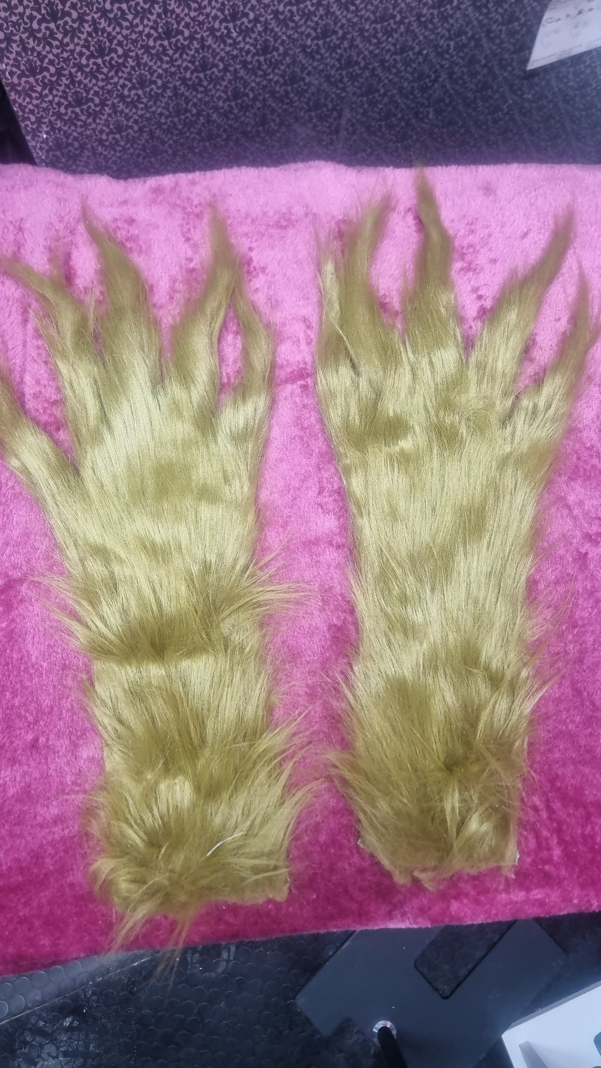 GRINCH FUR GLOVES