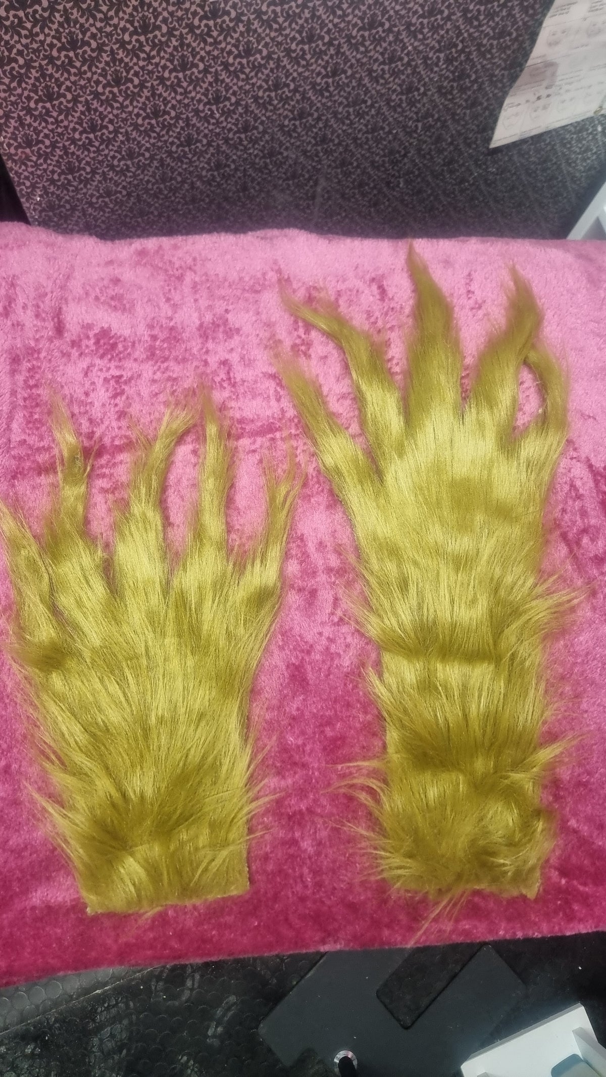 GRINCH FUR GLOVES