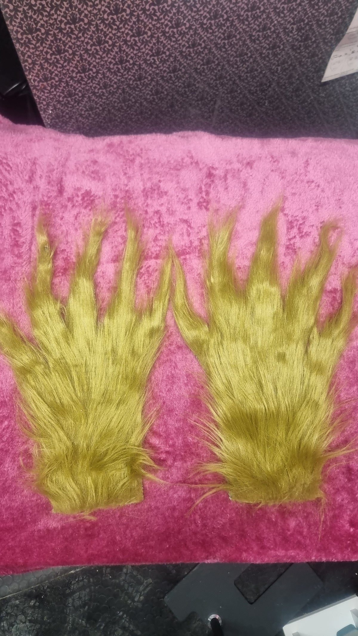 GRINCH FUR GLOVES