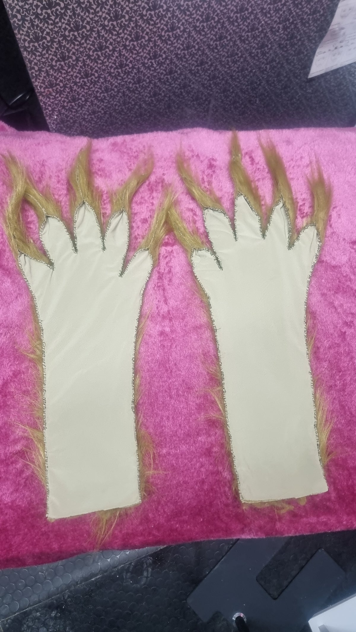 GRINCH FUR GLOVES