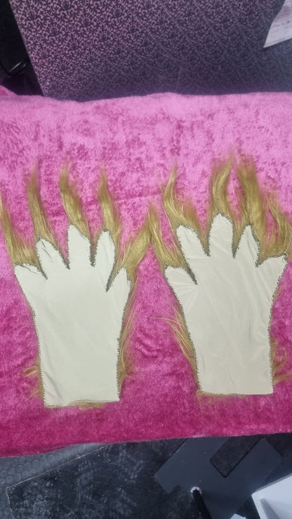 GRINCH FUR GLOVES