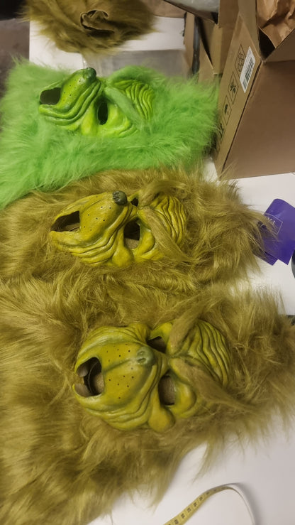 GREEN PULL-OVER GRINCH MASK WITH FUR HOOD