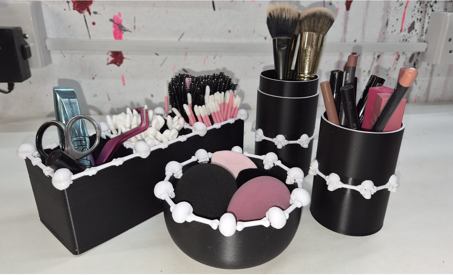 skull and bone accessories tub 
