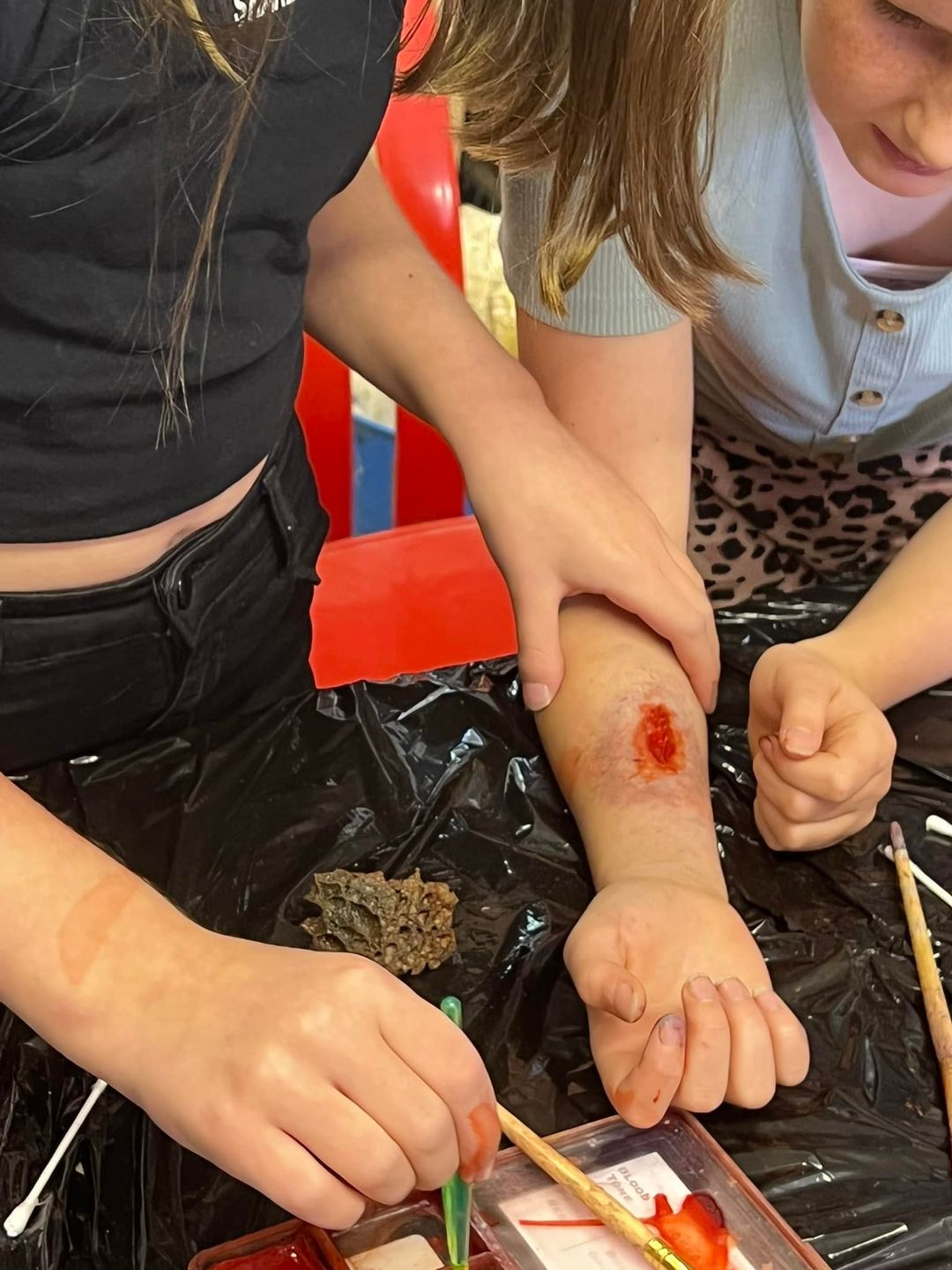 Special effects makeup courses for teens and young adults at KO Studio Leicester offer an introduction to beginner-friendly FX makeup.