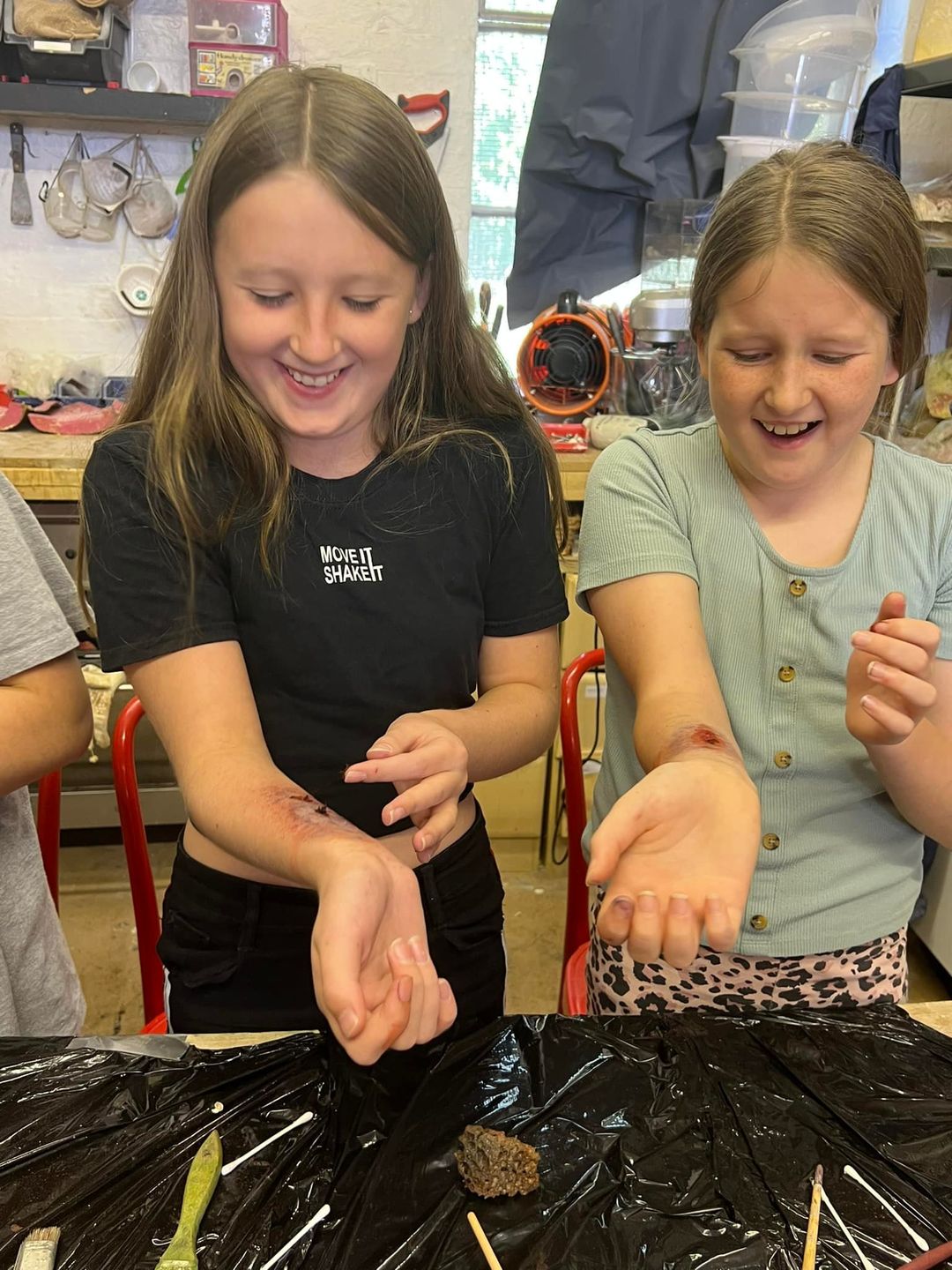Special effects makeup courses for teens and young adults at KO Studio Leicester offer an introduction to beginner-friendly FX makeup.